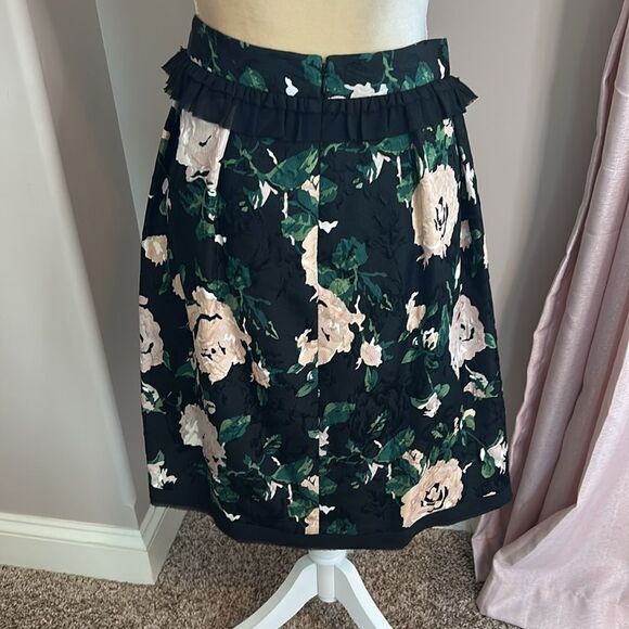 EUC Club Monaco Floral Silk Skirt (size 12) - Picture 5 of 8